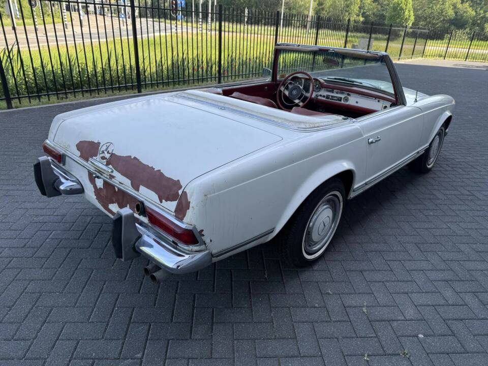 Image 5/50 de Mercedes-Benz 230 SL (1967)