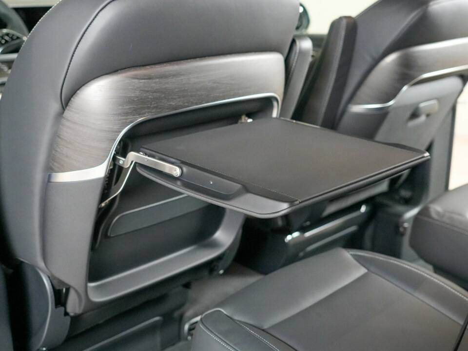 Image 43/50 de Mercedes-Benz V 300 d (2025)