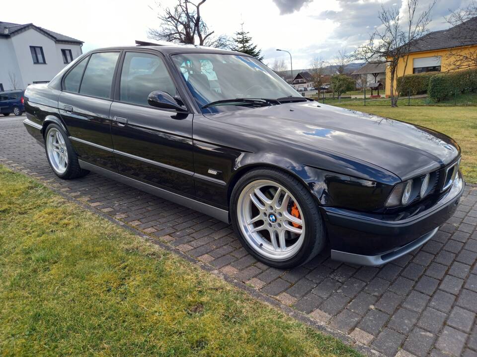 Image 2/18 of BMW M5 (1994)