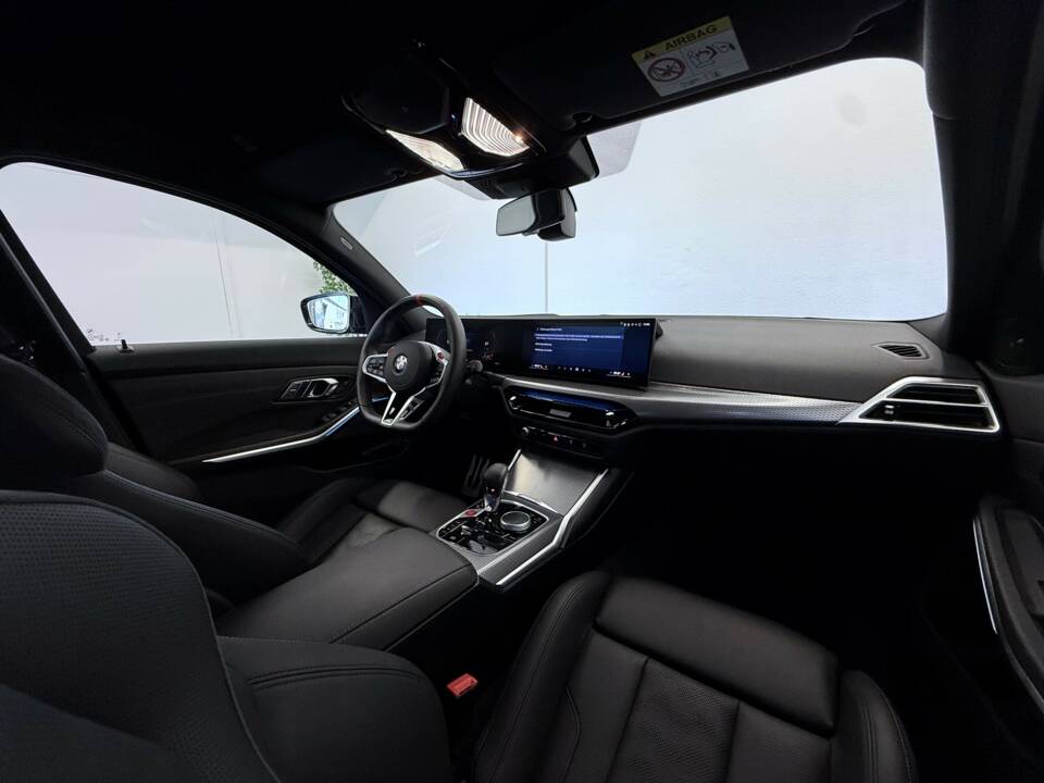 Image 22/34 of BMW M3 Competition Touring xDrive (2025)