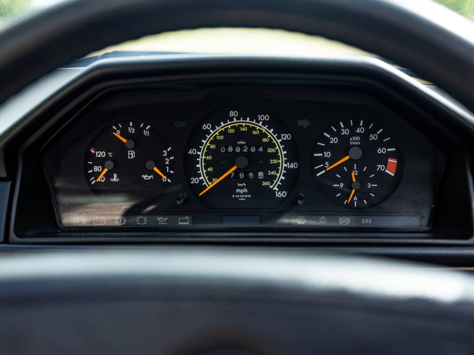 Bild 36/46 von Mercedes-Benz E 320 (1994)