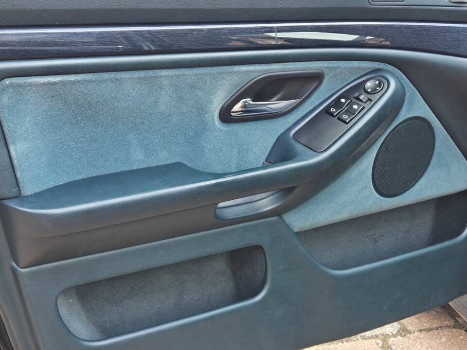 Image 18/18 of BMW 523i (1996)