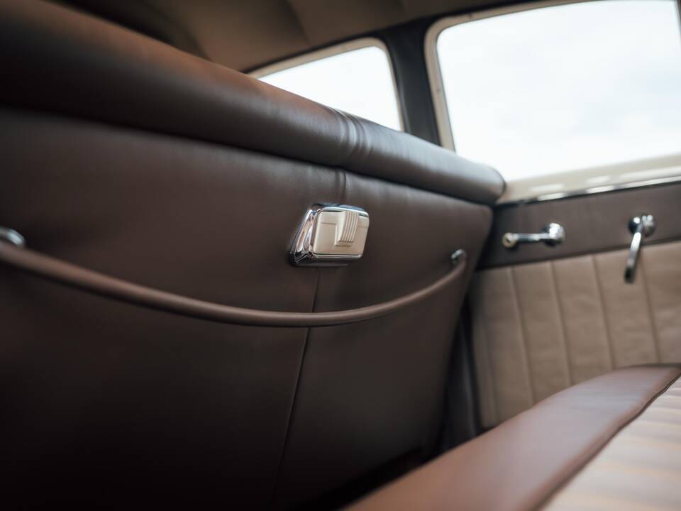 Bild 25/29 von Chevrolet Deluxe Styleline (1952)