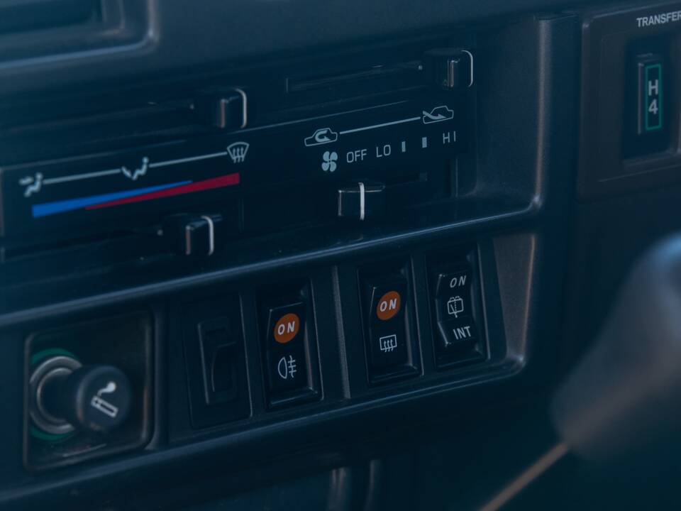 Image 25/46 of Toyota Land Cruiser FJ 62 (1988)