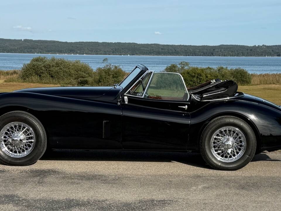 Image 4/14 of Jaguar XK 140 SE DHC (1957)