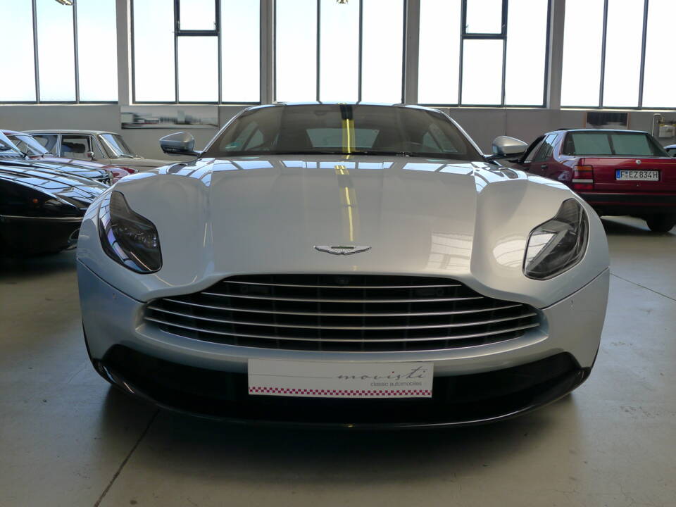 Image 21/37 of Aston Martin DB 11 V12 (2020)
