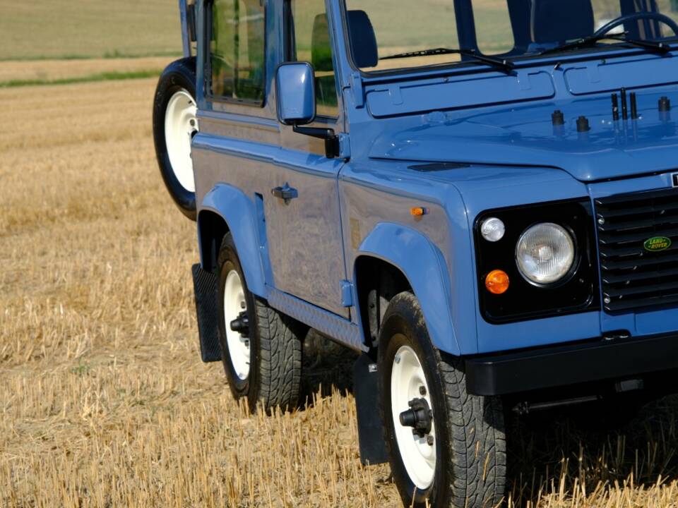 Bild 2/22 von Land Rover 90 (1988)