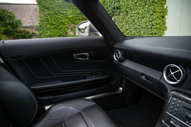 Image 37/50 of Mercedes-Benz SLS AMG Roadster (2014)