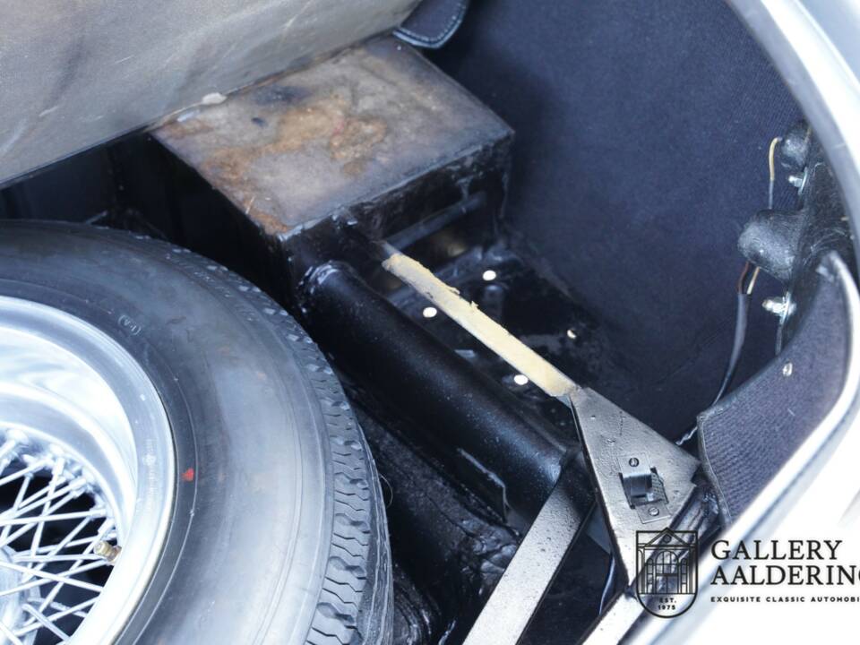 Image 27/50 de Ferrari 330 GT 2+2 (1965)