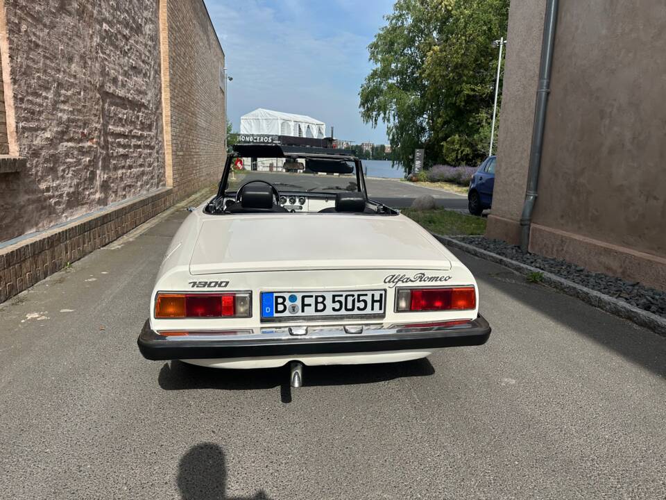 Image 6/63 of Alfa Romeo Spider 1300 Junior (1970)