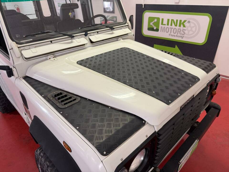 Bild 26/27 von Land Rover Defender 90 Td5 (2000)