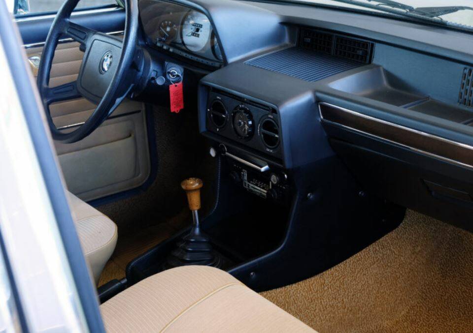 Bild 20/25 von BMW 525 (1977)
