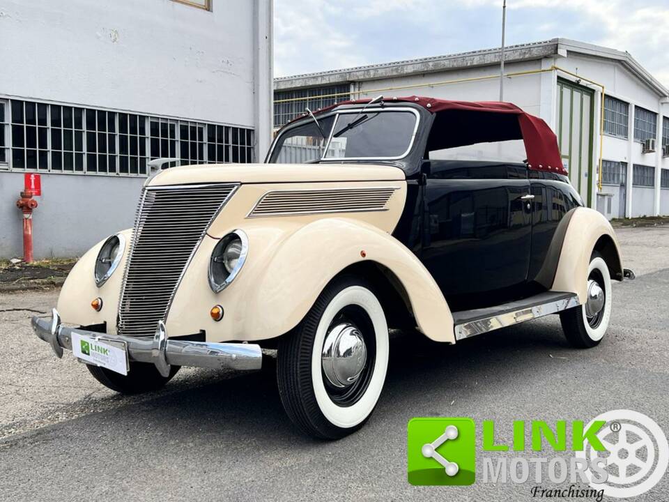 Afbeelding 3/10 van Ford V8 Club Cabriolet (1937)