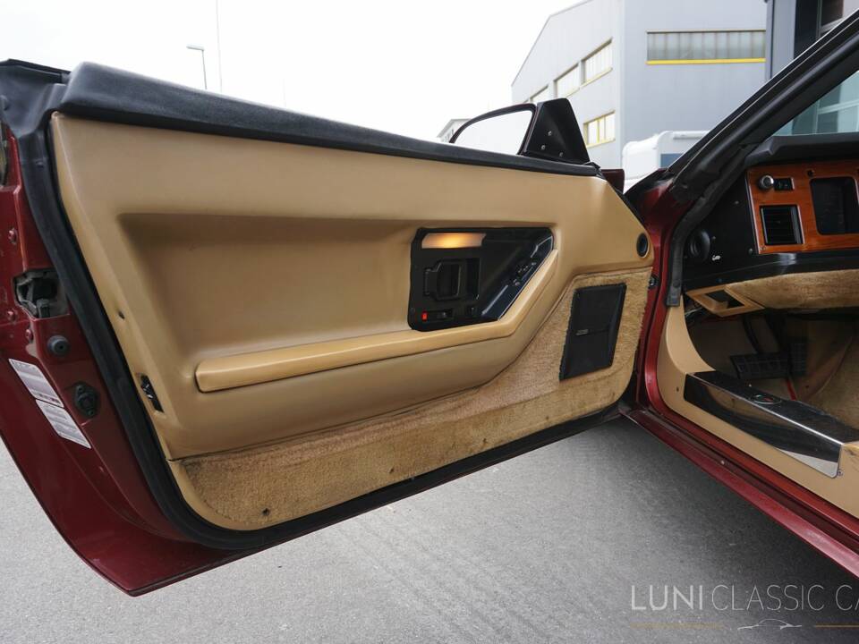 Afbeelding 28/45 van Chevrolet Corvette Convertible (1988)