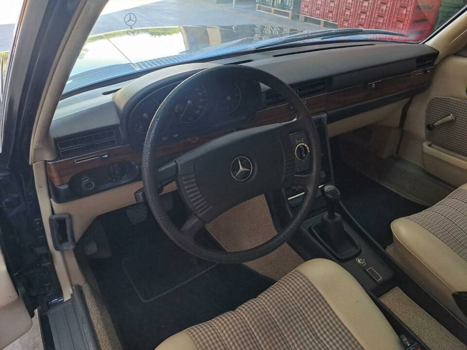Bild 36/47 von Mercedes-Benz 280 SE (1976)