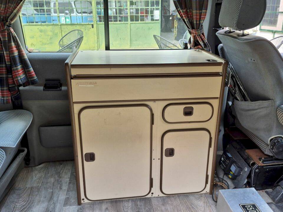 Bild 43/71 von Volkswagen T4 California 2.4 D (1994)