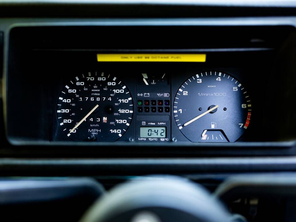 Bild 24/50 von Volkswagen Golf II GTi 1.8 (1991)