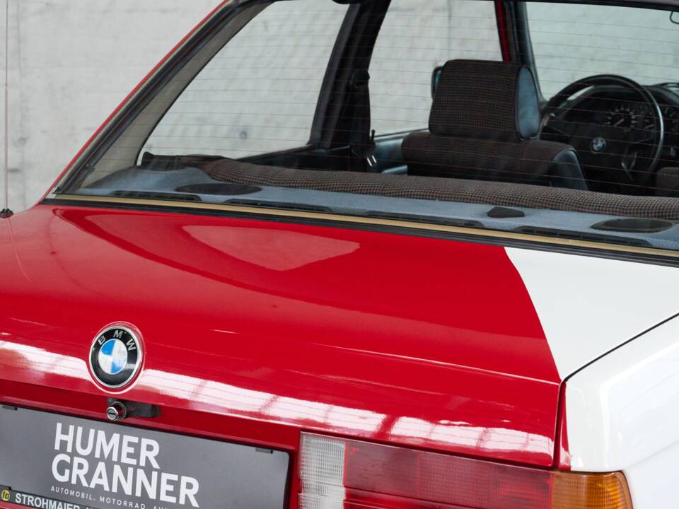 Bild 33/50 von BMW 325i (1986)