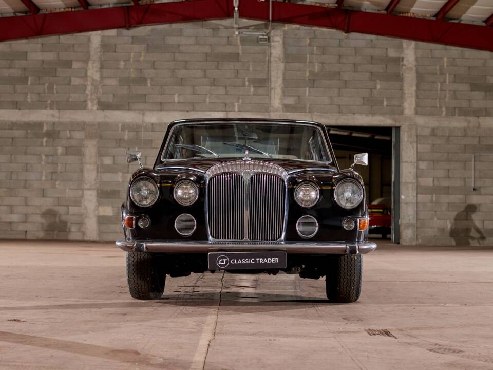 Image 24/70 of Daimler DS 420 (1976)