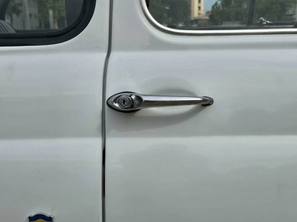 Bild 48/50 von FIAT 500 L (1972)