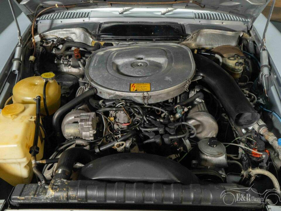 Image 18/19 of Mercedes-Benz 380 SL (1983)