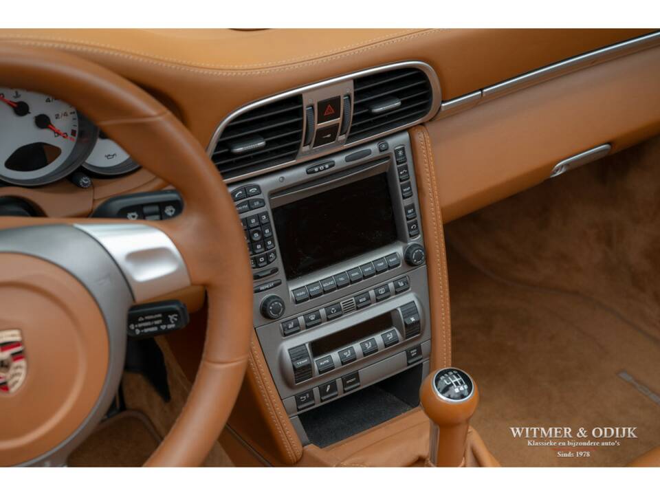 Image 15/32 of Porsche 911 Carrera S (2005)