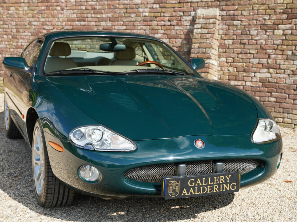 Image 20/50 of Jaguar XKR (2001)