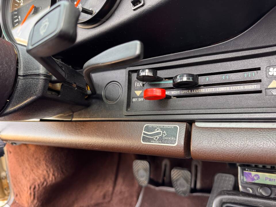 Image 57/88 of Porsche 911 Carrera 3.2 (1985)