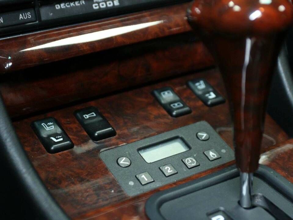 Immagine 26/50 di Mercedes-Benz 560 SEC (1990)