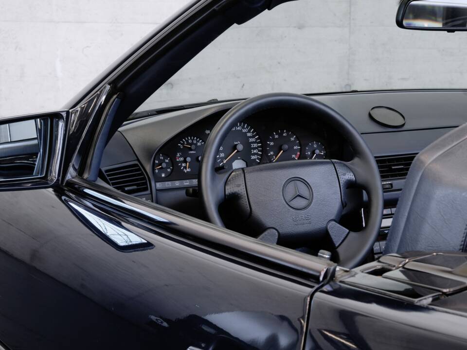 Image 44/46 of Mercedes-Benz SL 320 (1998)