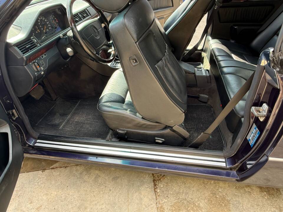 Image 19/30 of Mercedes-Benz E 200 "Final Edition" (1997)