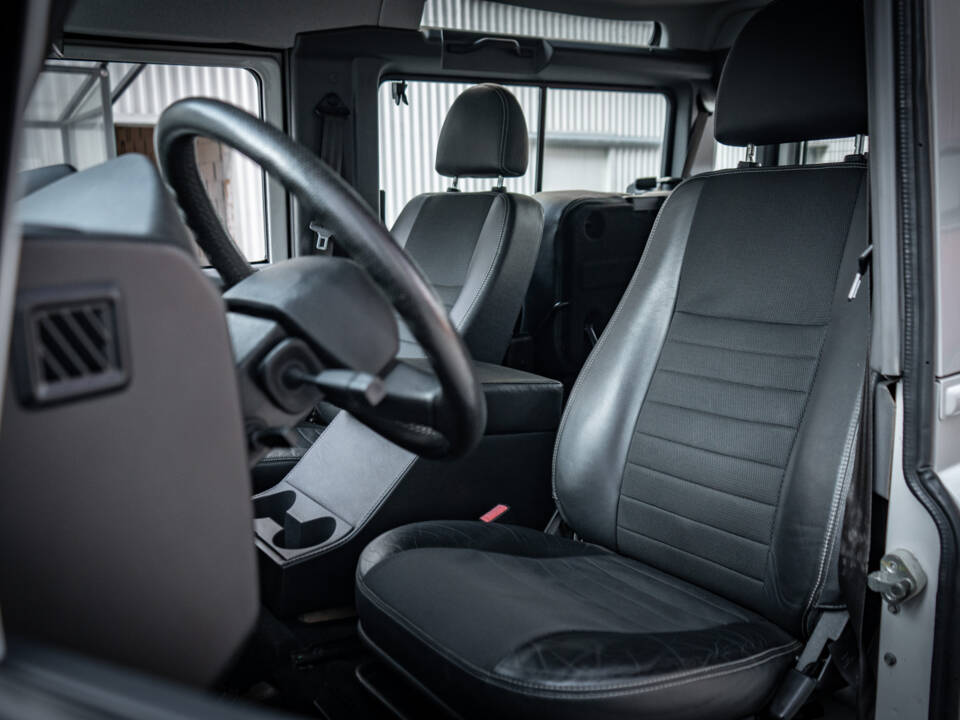 Image 33/66 of Land Rover Defender 90 TD4 (2007)