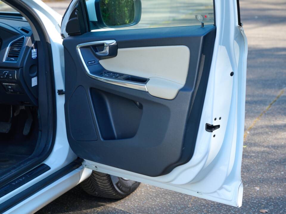 Image 20/50 of Volvo XC60 T5 (2013)