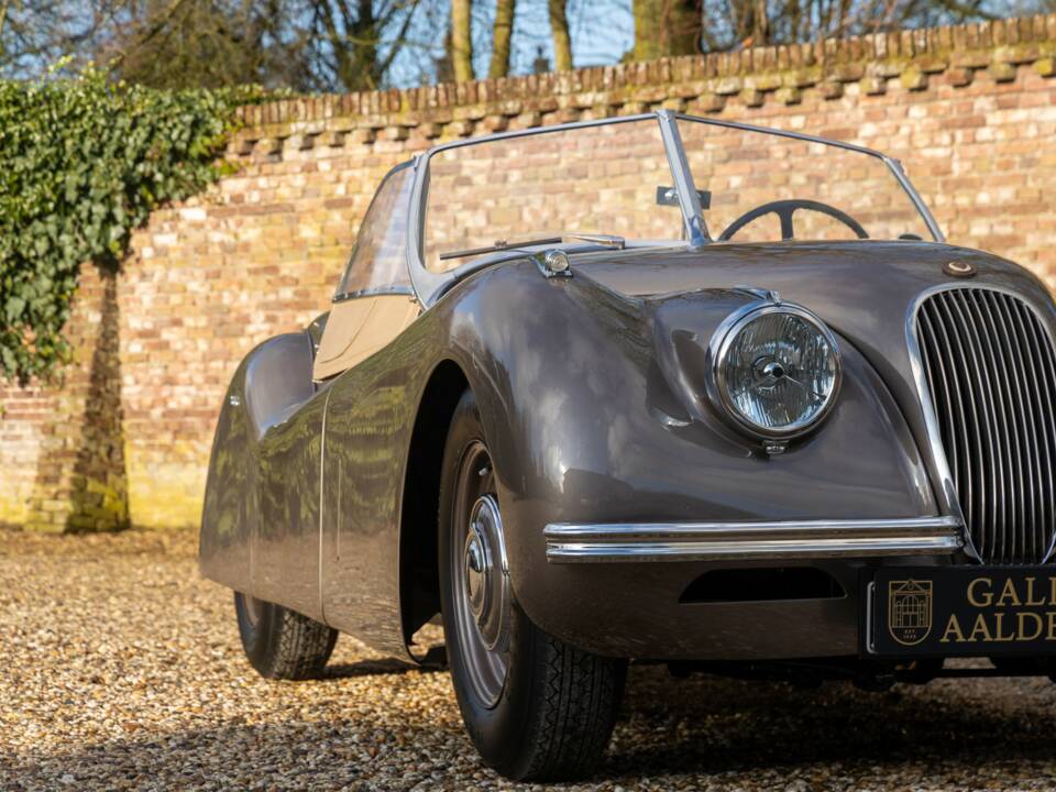 Image 31/50 of Jaguar XK 120 OTS (1952)