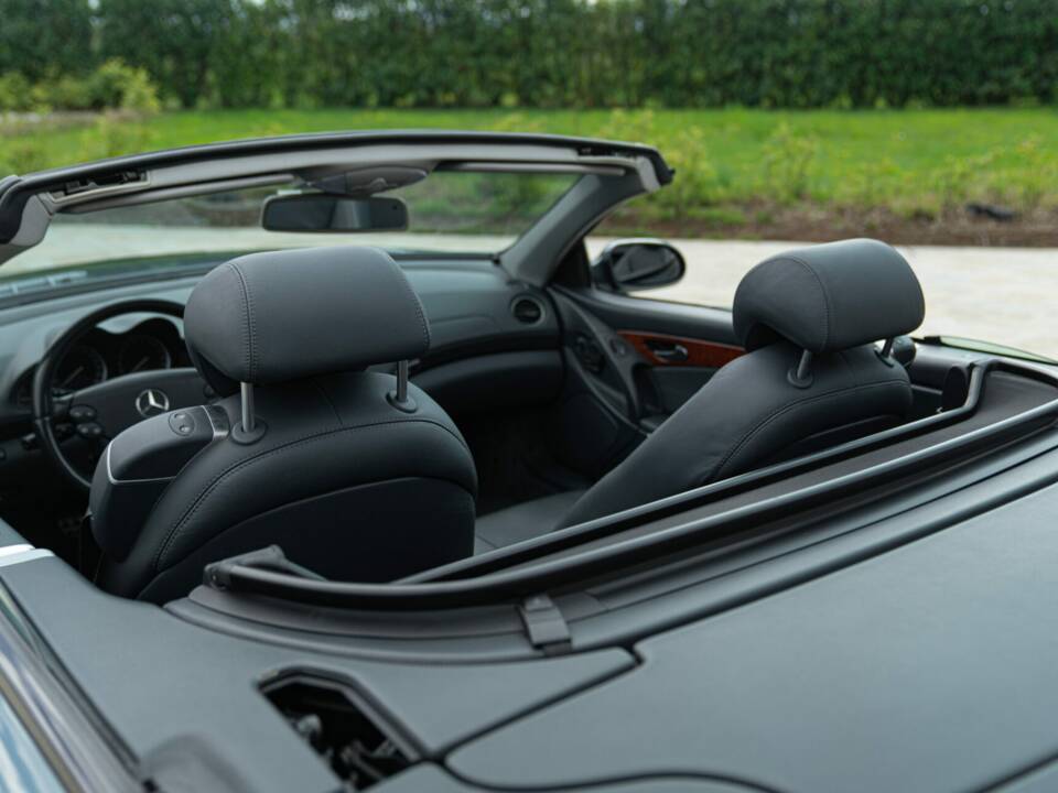 Image 28/50 of Mercedes-Benz SL 500 (2001)