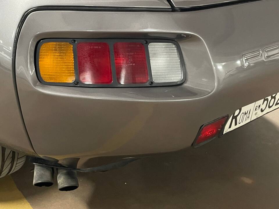 Image 21/21 de Porsche 928 S (1986)