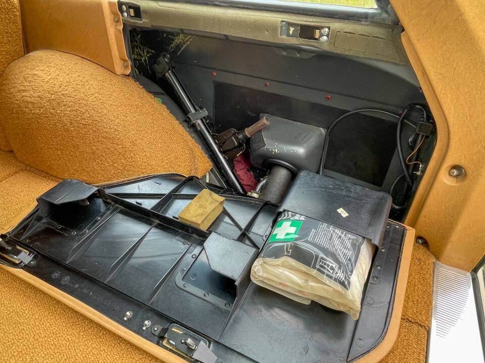 Image 28/34 of Mercedes-Benz 200 T (1983)