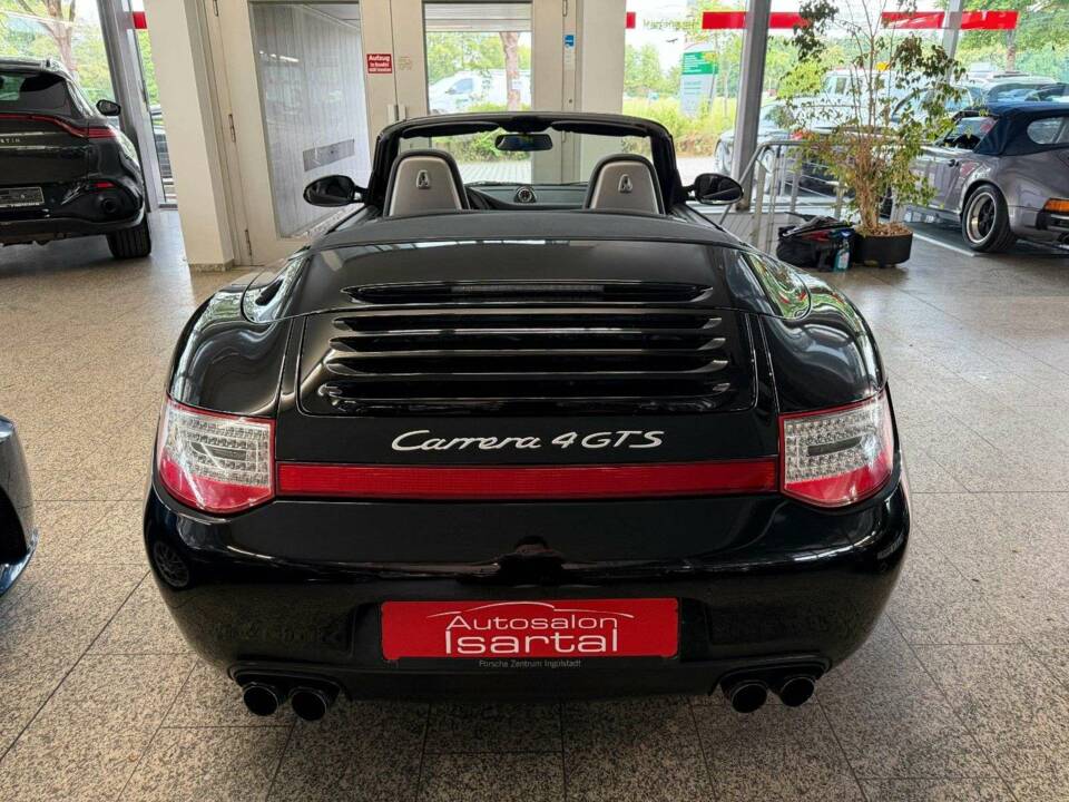 Afbeelding 37/43 van Porsche 911 Carrera 4 GTS (2011)