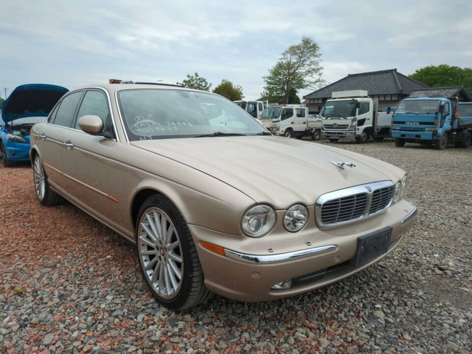 Image 5/25 de Jaguar XJ 8 4.2 (2003)