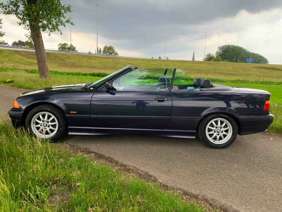 Image 2/5 of BMW 318i (1997)