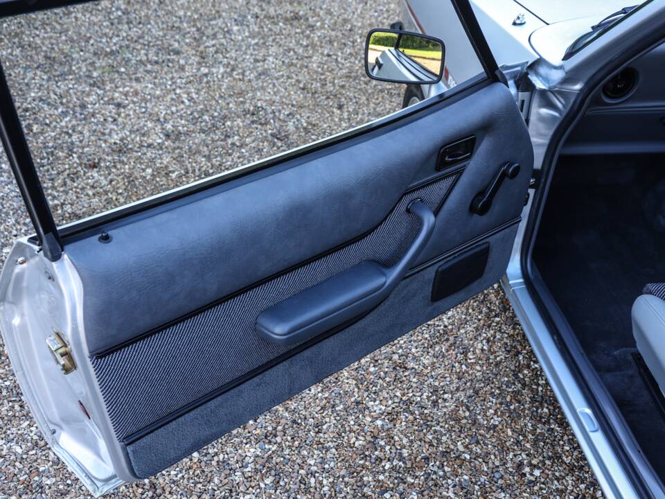 Image 31/50 of Ford Capri 2,8i (1987)