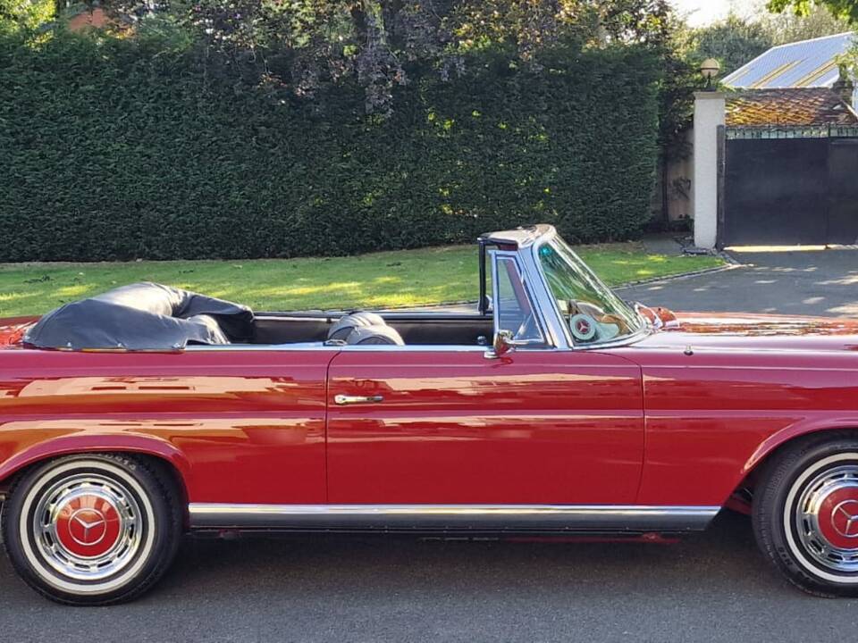 Image 5/44 of Mercedes-Benz 220 SE b (1962)