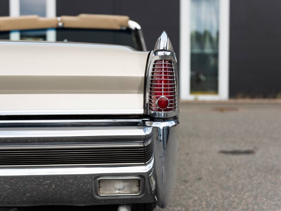 Bild 54/100 von Lincoln Continental Convertible (1965)