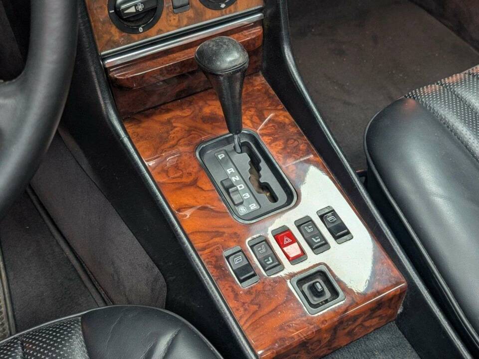 Image 24/50 of Mercedes-Benz 300 SL (1989)