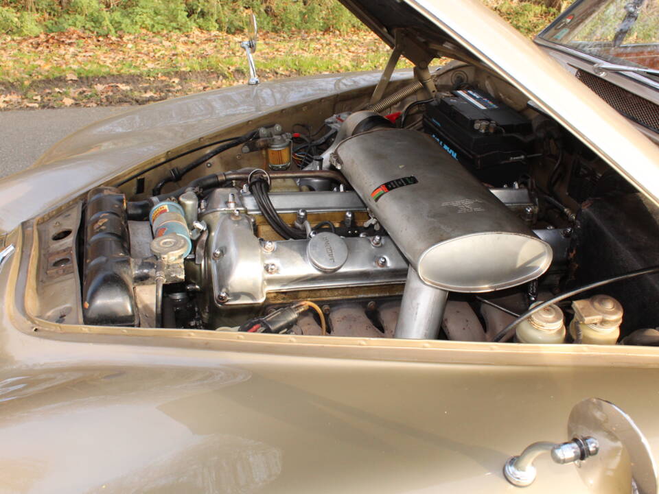Immagine 11/19 di Jaguar S-Type 3.4 (1967)