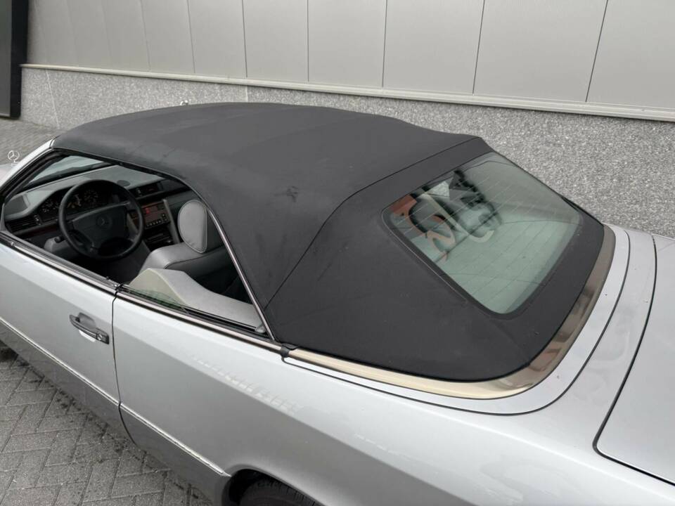 Bild 22/50 von Mercedes-Benz E 320 (1995)