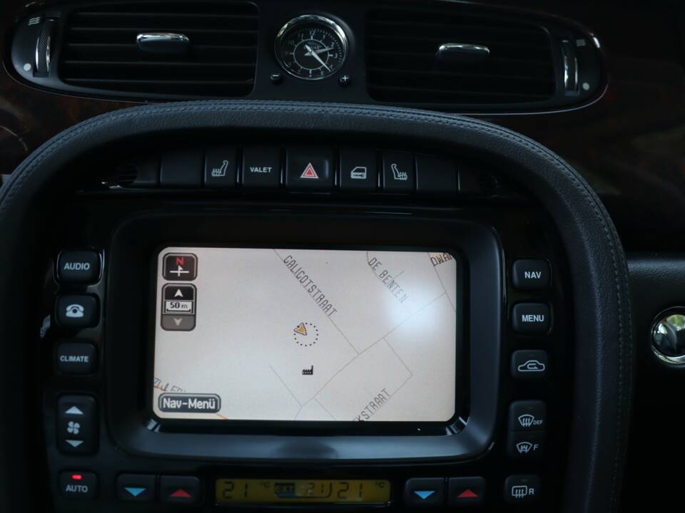 Image 12/50 of Jaguar XJ 8 4.2 (2004)