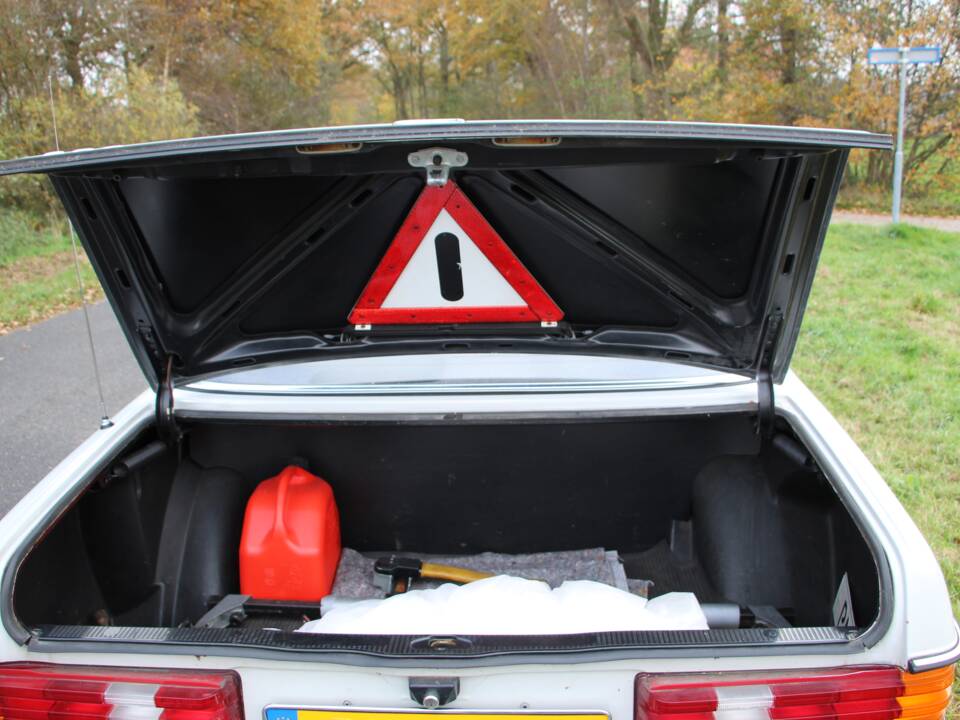 Image 22/22 of Mercedes-Benz 200 (1978)