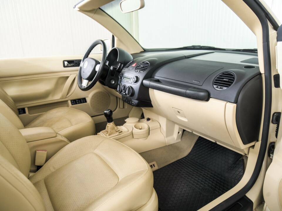 Bild 12/50 von Volkswagen New Beetle 1.6 (2003)
