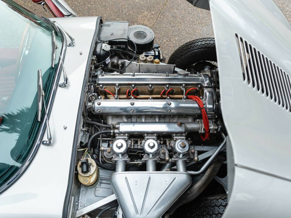 Image 44/50 of Jaguar E-Type 4.2 (1965)